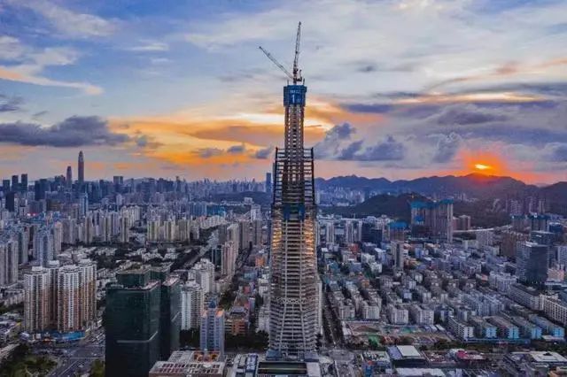 旭東圍擋廠家祝賀，深圳又一高樓388米 順利封頂 ！